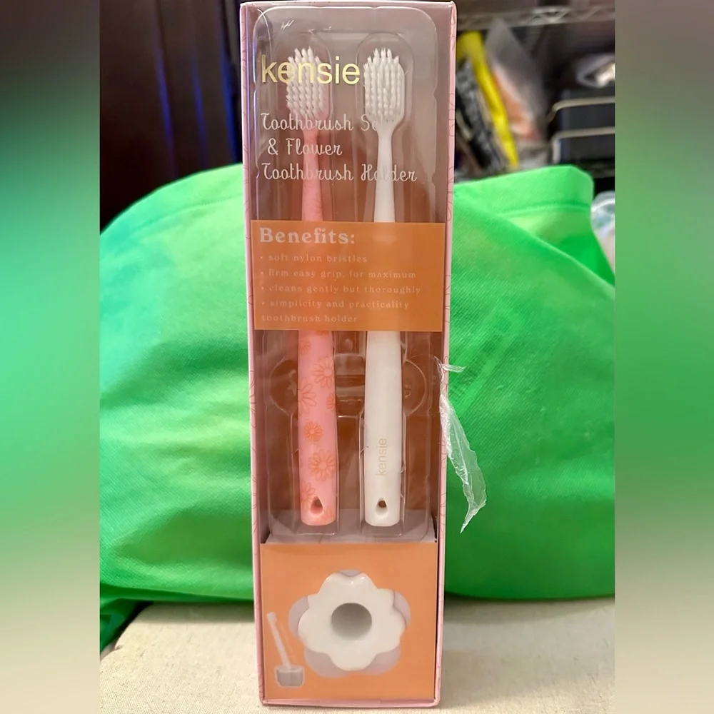 KENSIE 3 Piece Toothbrushes & Daisy Holder Set NEW - Picture 3 of 6